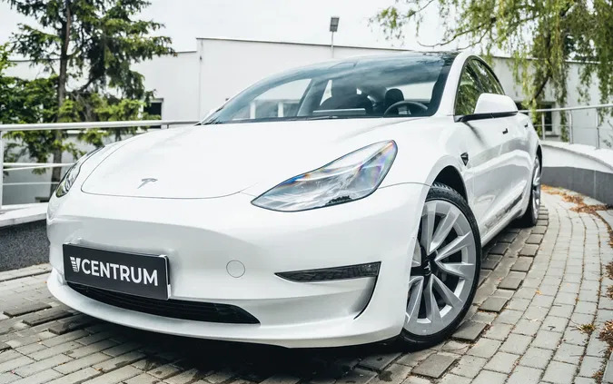 tesla model 3 mazowieckie Tesla Model 3 cena 179900 przebieg: 40200, rok produkcji 2021 z Suwałki